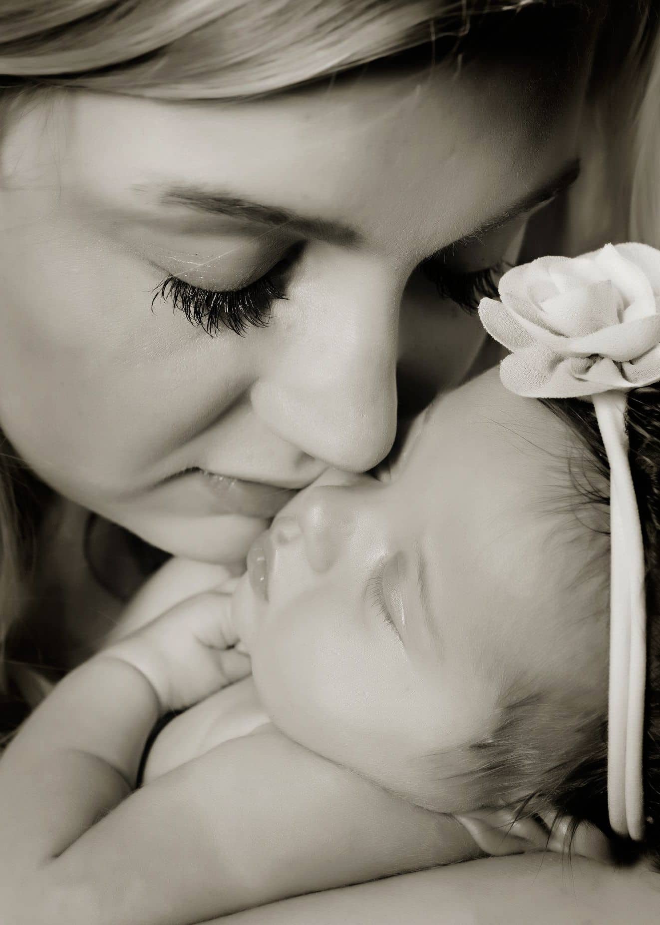mother and newborn photography